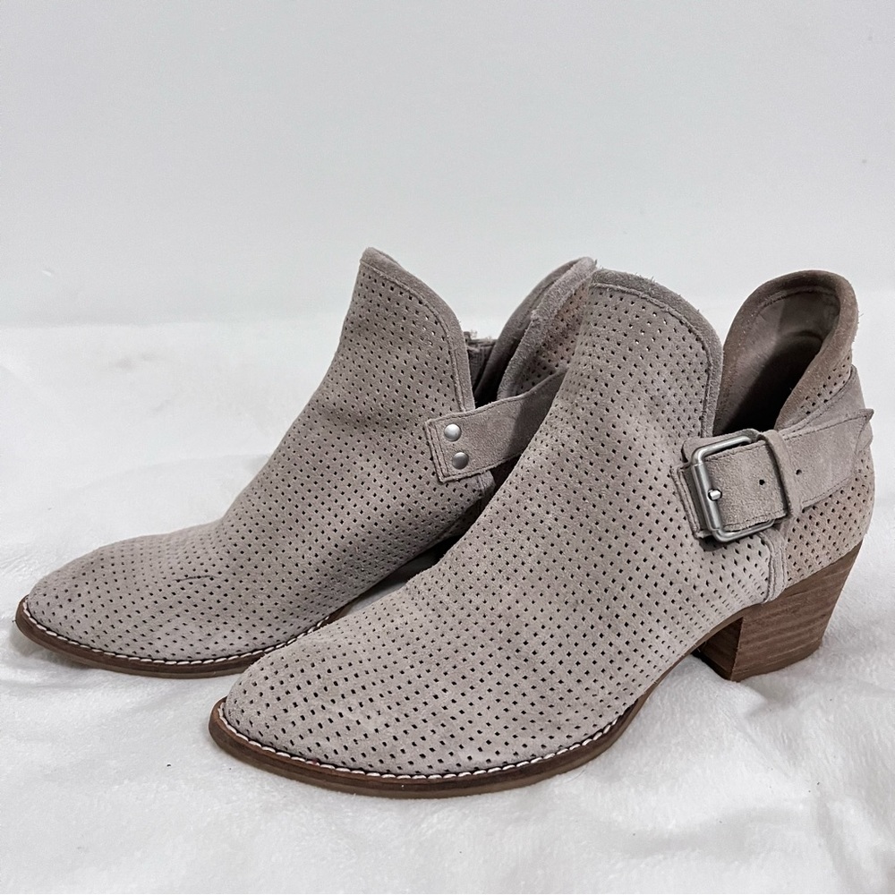 Dolce Vita Simon Booties Taupe Size 7 Perforated Block‎ Heel Bohemian Preppy